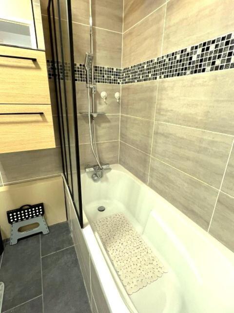 Appartement Familial Pour 6 Adultes Et 5 Enfants A 10 Min De Disney Bailly-Romainvilliers Exterior photo